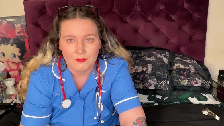 MissFFW: Rauchende krankenschwester passt zu dem husten