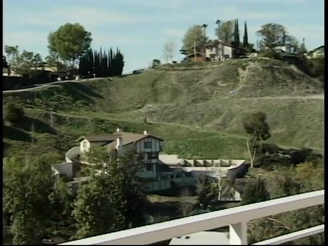 Smokin Hot Teens: Brunetka babička s pěkným tělem vysaje sperma