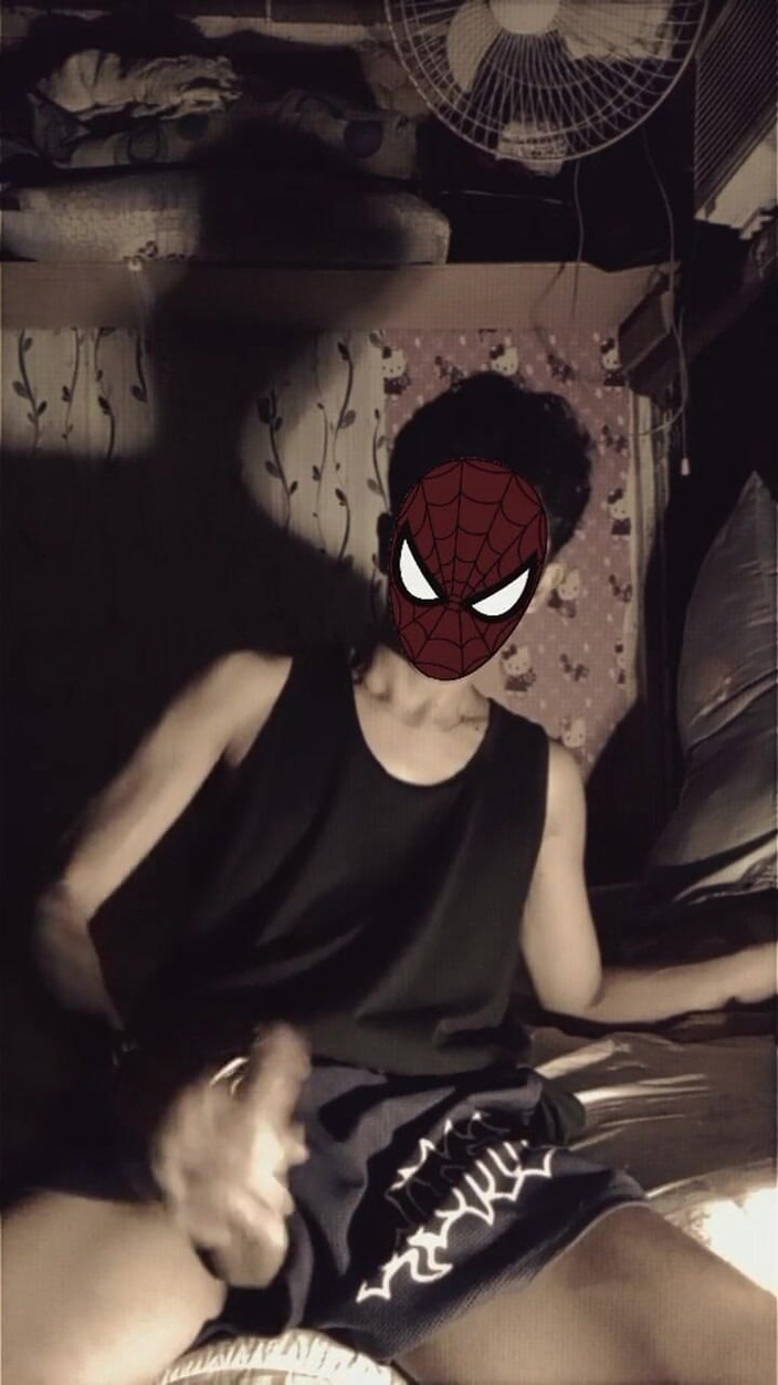 Sunflower Baby 69: Masturbarse mientras está solo en la habitación