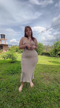 În sfârșit mi-am futut cumnata la plimbare la fermă, ea călărește delicios într-un tanga, în cele din urmă am făcut-o să ejaculeze și geme de plăcere