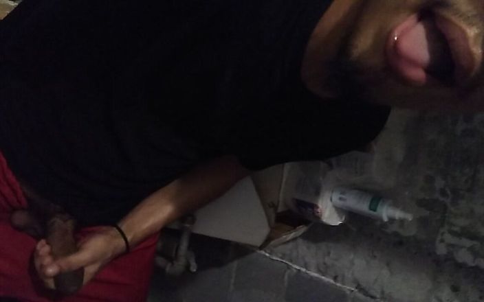 AlexAlejandro13: Słomka w toalecie była konieczna. Naprawdę bardzo to lubisz.