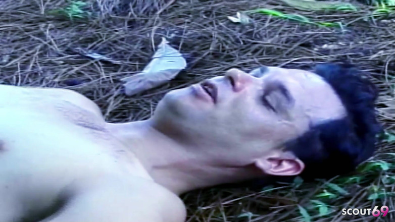 Shemale TS Collection: Storbröstad Latina Shemale knullar kille utomhus mot ett träd tills...