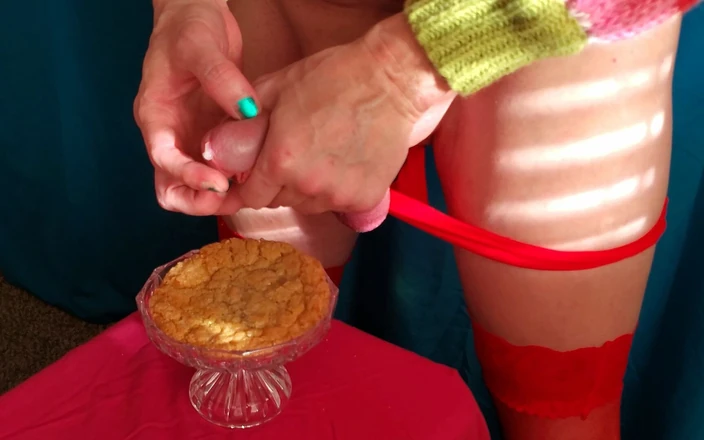 Rikki Ocean: Rikki Ocean Cums on a Peanut Butter Cookie and Eats...