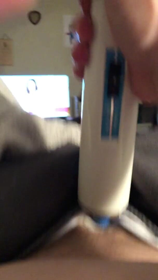 Bad Girl Inc: Having a good time at home with my Hitachi