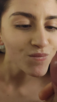 Orgasme 4K, éjaculation dans la bouche et avalage