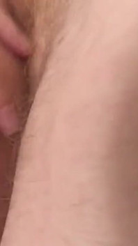 Mamă sexy brunetă țâțoasă călărește tare și înghite fiecare picătură
