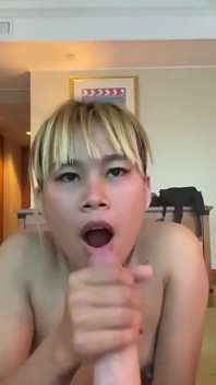 Johntronx - pipe torride en POV et branlette par une jeune Thaïlandaise