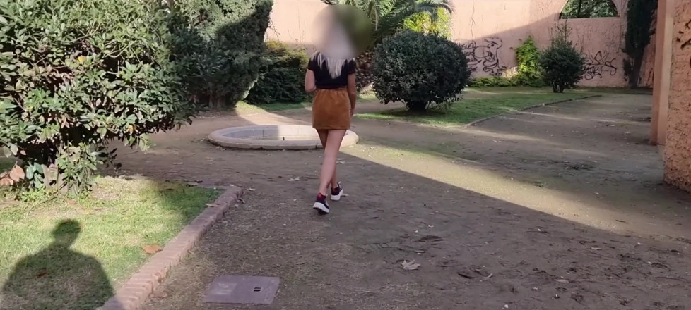TheloveStory: Blondine loopt en toont haar poesje en grote kont naakt