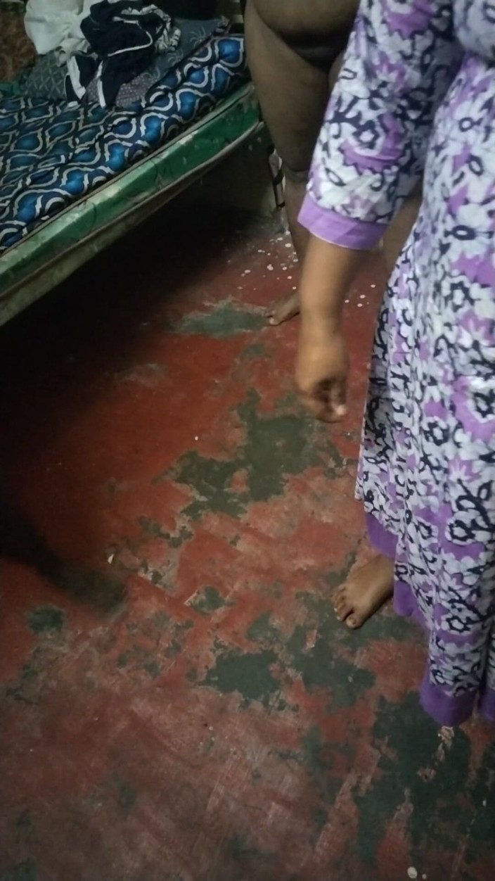 Tamil lesbian: Tamil smutsig grupp talande trekant