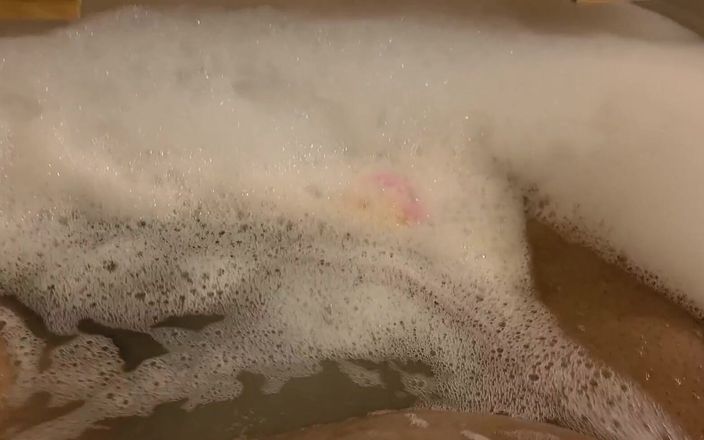 Josie4yourpleasure: 热辣妈妈正在洗澡
