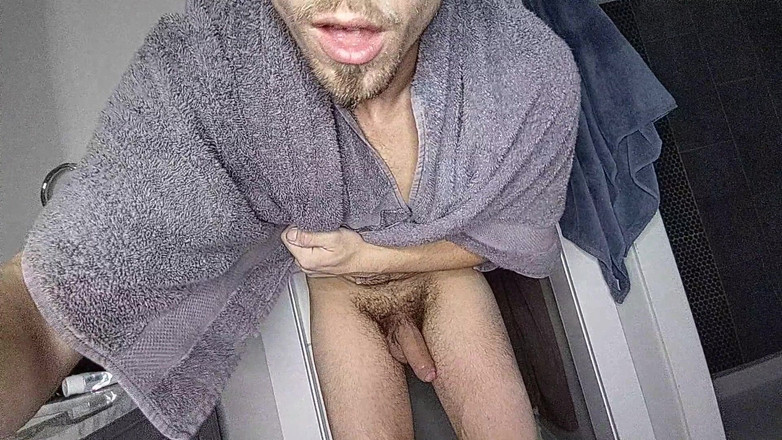 Sexy possum: Aku lagi bosan memompa kontolku di bak mandi sama teman...