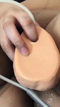 Écarteur de chatte et creampie