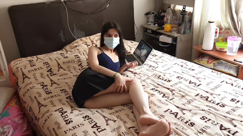 Jopy sex: Bela meia-irmã de saia é fodida por assistir pornô no computador...