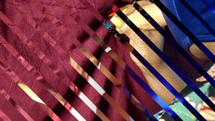 Sexsicouple: Moglie che si esercita a succhiare tre cazzi nel gloryhole