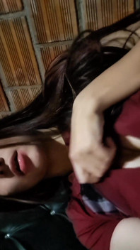 Horny Babe Fingers Herself to Orgasm