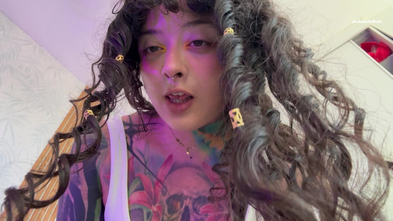 Pedazod Chicle: The Tattooed Girl with a Big Ass Farts on You