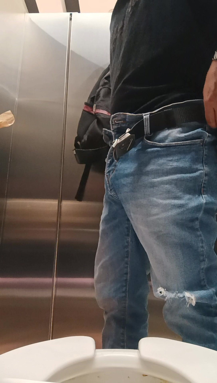 Tommhot: Peeing and Playing with My Dick in the Mall Bathroom