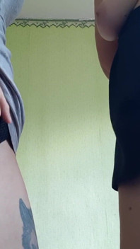 Mahasiswi kurus lagi asik masturbasi bareng gurunya sendiri