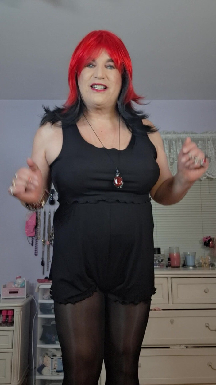 Victoria Lecherri: Going Out v Lesklých černých punčochách!