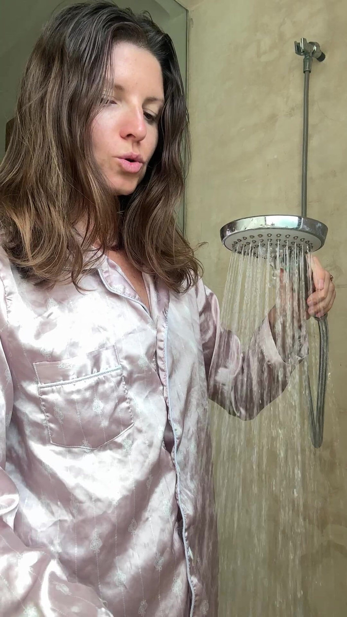 Gina Gerson: Morgendliche Dusche Solo-Masturbation