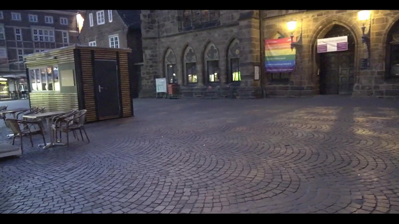 Andy Star: Bremen Street 뮤지션의 기념비에서 직접 브레멘 기념비에서 섹스하고 내 자지를 꺼내고 발정난 키티가 주는