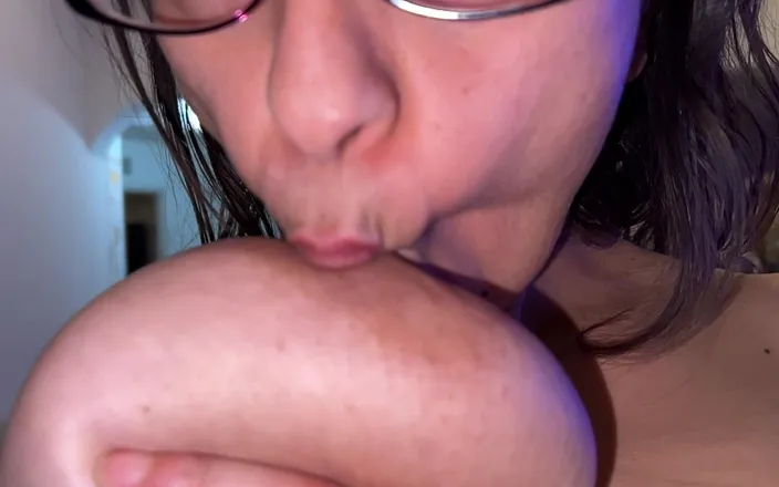 VeeVee Vixen: Stepmoms Tittys Get Sucked and Drained