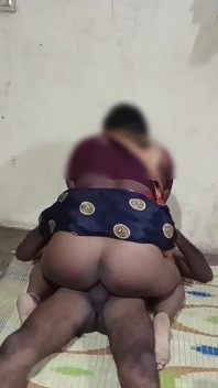 Bini Marathi berkongkek tegar
