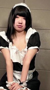 Yui efendinin aklındaki her dileği takip etmeye hazır bir hizmetçi olarak geri dönüyor