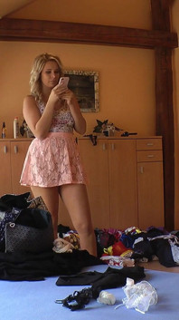 Gorące seksowne i napalone dziewczyny z college'u moda bielizna spróbować na haul zamienia się w casting porno i bez majtek cipki Wedgies Twerk