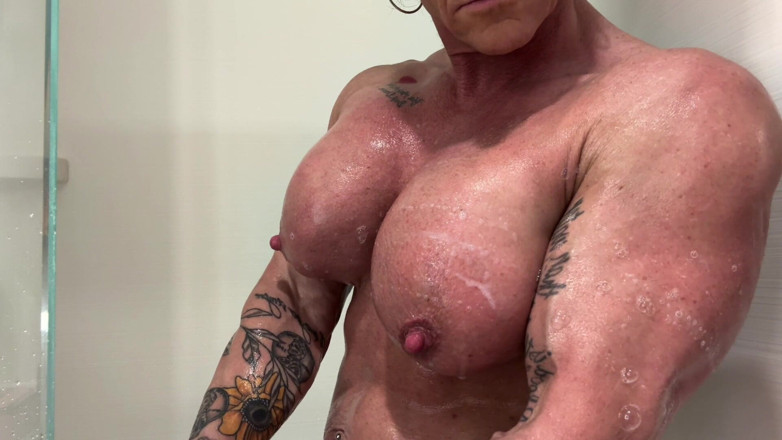 Kandylegsxxx: Kandys Muscle Worship Shower Time