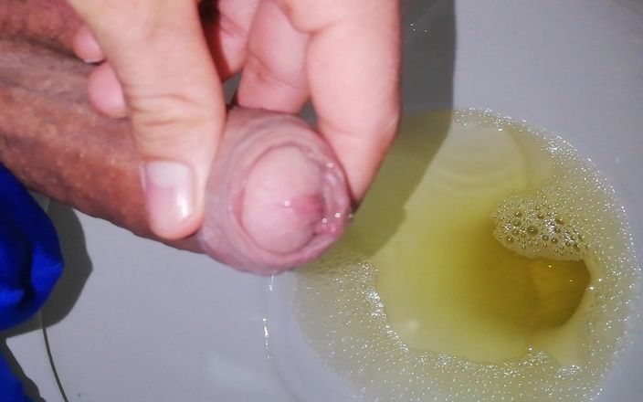 Rey rey: Wanhopig pissen en intense masturbatie grote en geaderde penis