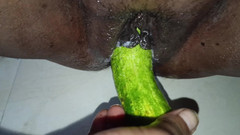 Redlandlive: Desi dziewczyna masturbuje się do orgazmu przez ogórek