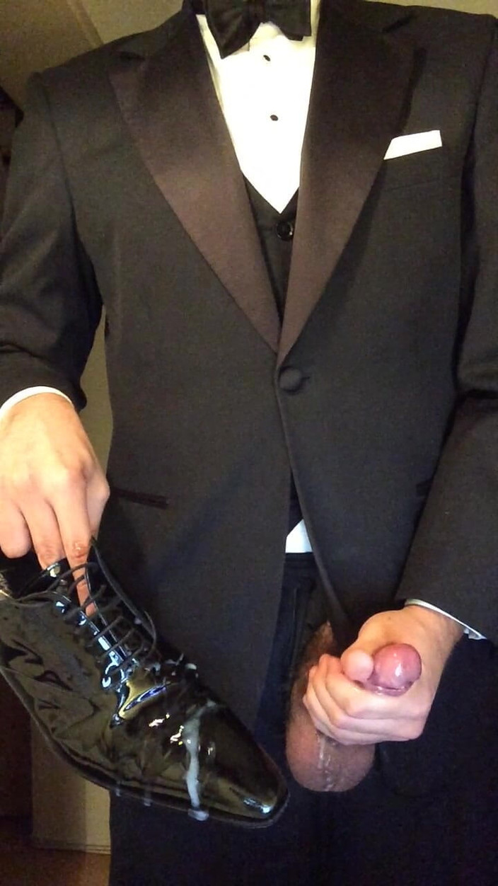 Master Shiny Shoes: Возбужденная в смокинге