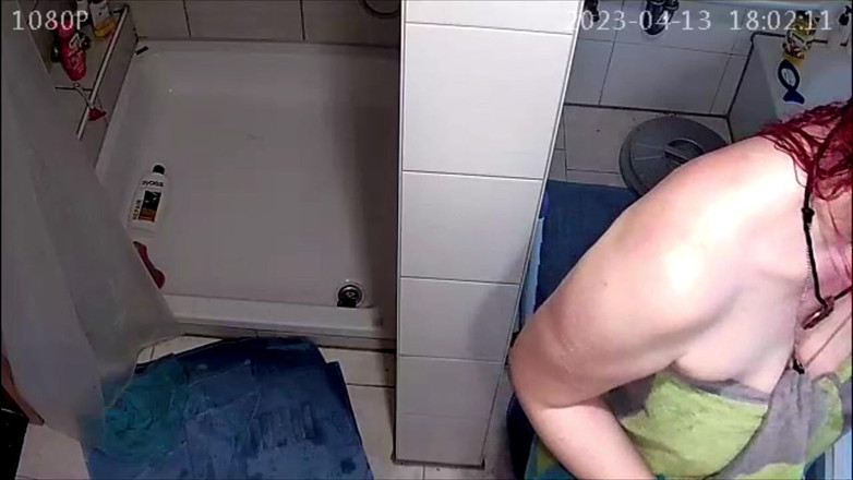 KittieNoOne: Beim duschen erwischt