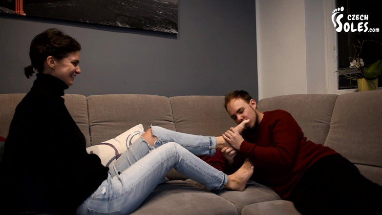 Czech Soles - foot fetish content: Nikola's first foot worship in her life!