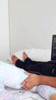 Meine stiefschwester gibt mir ein paar gute gefühle, aber ich bin nach innen gekommen und sie wurde wütend