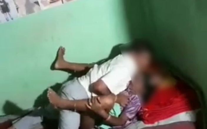 Your Bhabhi: Indyjska zdradzająca pokojówka nielegalny szybki seks z właścicielem w jej...
