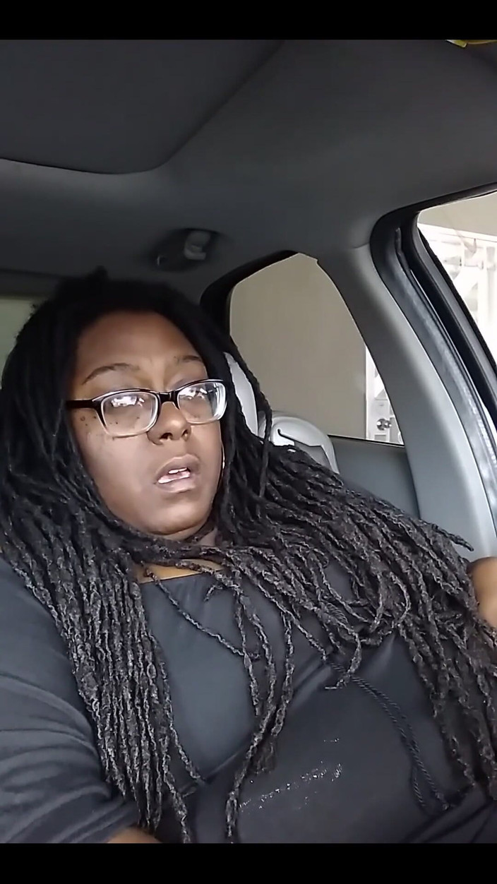 His Queen Suga: Scompattare in auto