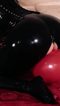 Người mẫu tôn sùng gợi cảm trong bộ đồ mèo cao su sáng bóng trêu chọc bạn như vậy! Máy bay bà già gợi cảm Arya Grander - người đẹp khiêu dâm