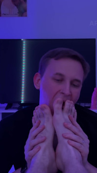 Obsédée Par Les Chaussettes Sales Et Les Pieds Mignons, Le Fétichiste Des Pieds M’a Amené À L’orgasme