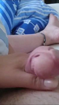 Doce pau masturbando e massageando