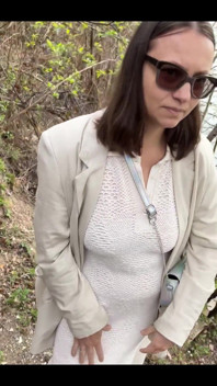 Tâm trạng màu vàng trong sự hài hước công khai amarillo en público