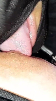 Dua pacarku ngasih aku sperma hangat saat pengiriman barang - seks threesome lesbian