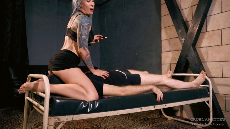 Cruel Anettes fetish world: Страдает ее задницей