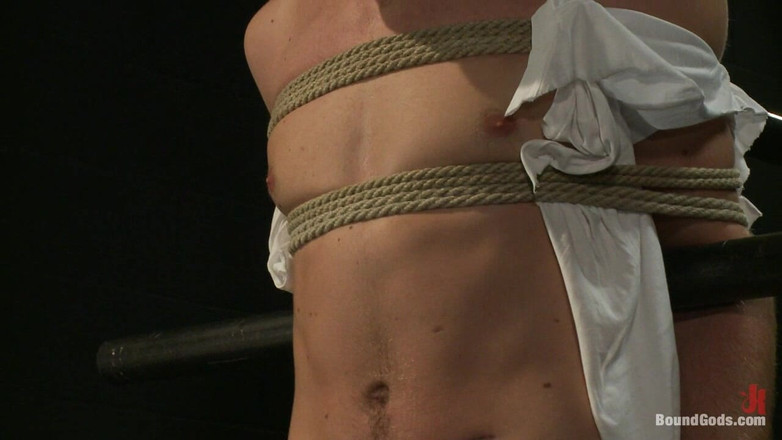 Bound gods: Hayden Russo voor het eerst op weg