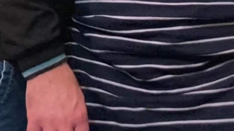 Niki studio: MILF tanpa seluar dalam dijolok pepek dalam pengangkutan awam