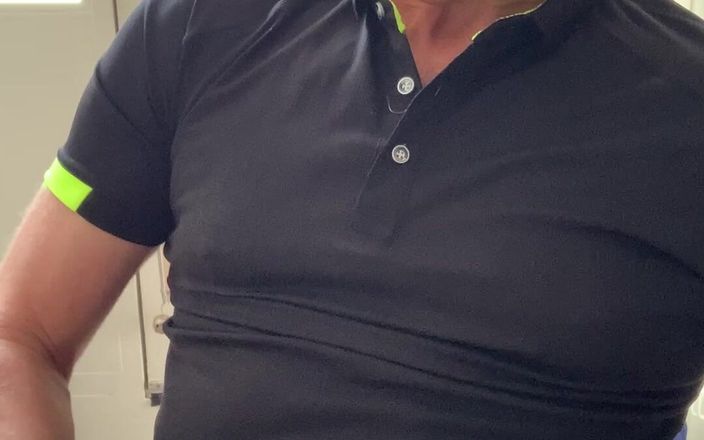TJenner: Relaksujące obrzeża i szarpanie w domu. Orgazm