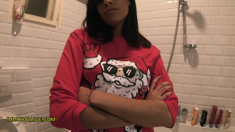 Immoral Family: Un demi-frère agaçant fait une bonne affaire de Noël, qu'elle...