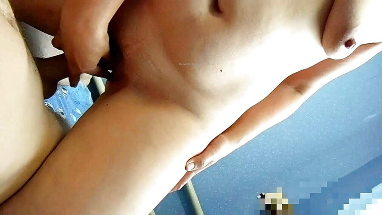 Qwersad33: Episodio 2. Una milf muy sexy complacida con su hermoso cuerpo...