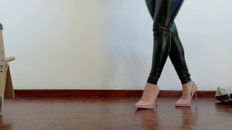 Kinky Lyrical: 스틸레토스 vs 판도